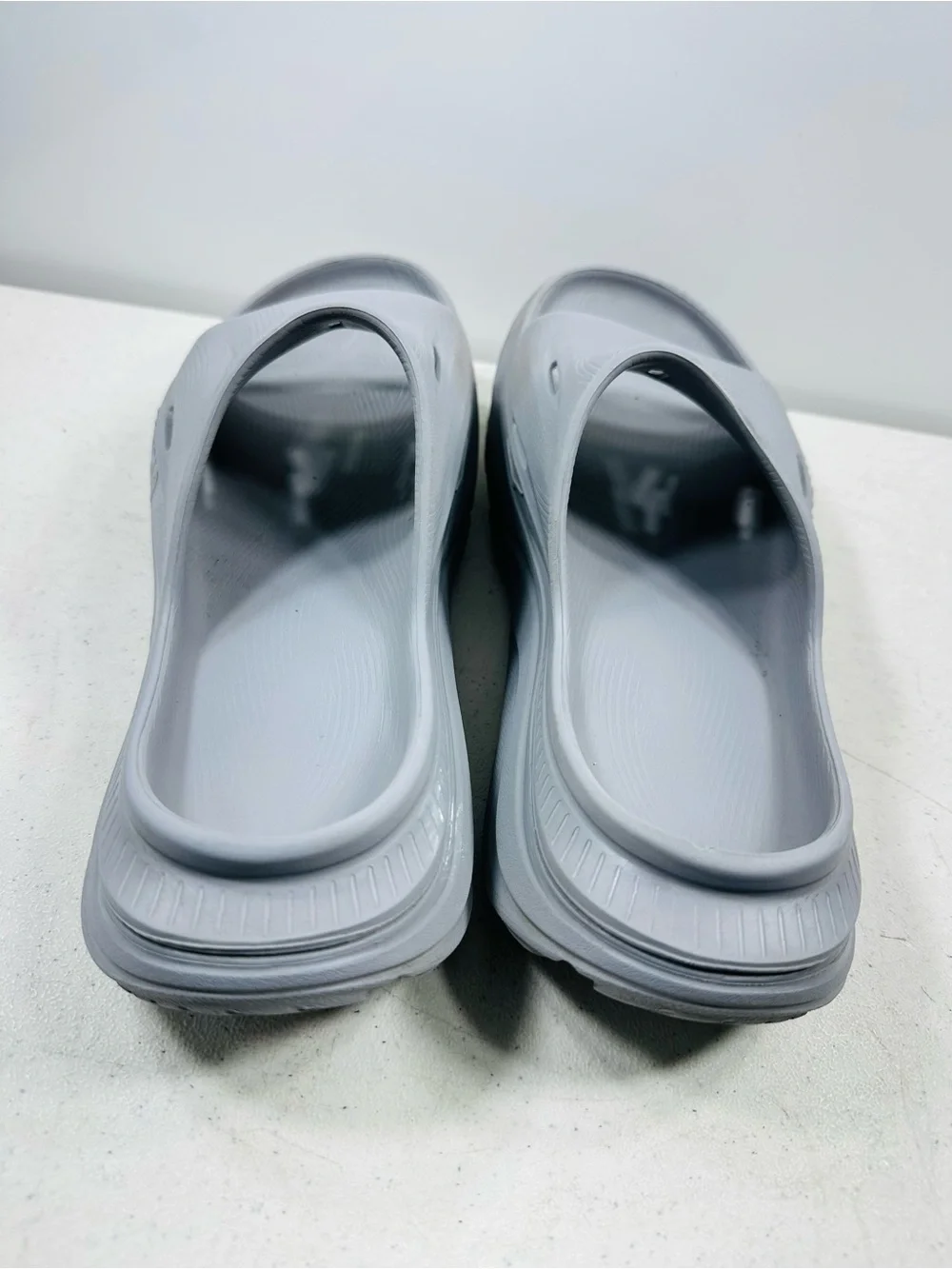 Hoka Ora Recovery Slide 3 sandals in a grey colorway size M8  W10